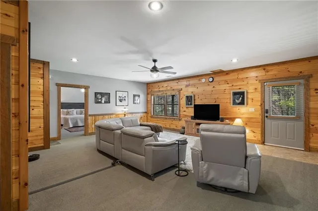 a view of a livingroom with furniture and a ceiling fan