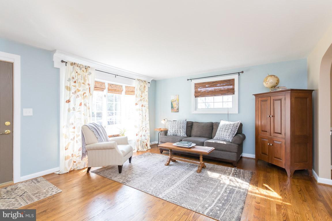 22 Hathaway Road Lutherville-Timonium, MD 21093 - Photo 10 of 30 Wonderful light most of the day!