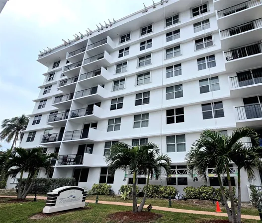 $299,900 | 1009 North Ocean Boulevard, Unit 411, Pompano Beach, FL 33062
