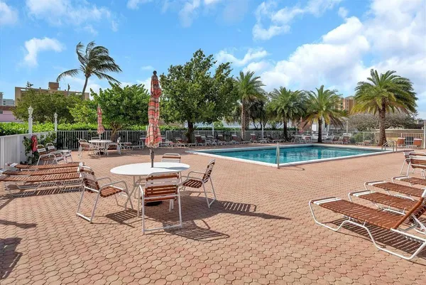 $299,900 | 1009 North Ocean Boulevard, Unit 411, Pompano Beach, FL 33062