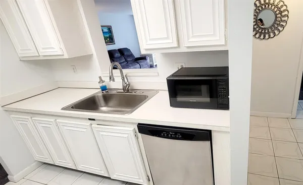$299,900 | 1009 North Ocean Boulevard, Unit 411, Pompano Beach, FL 33062