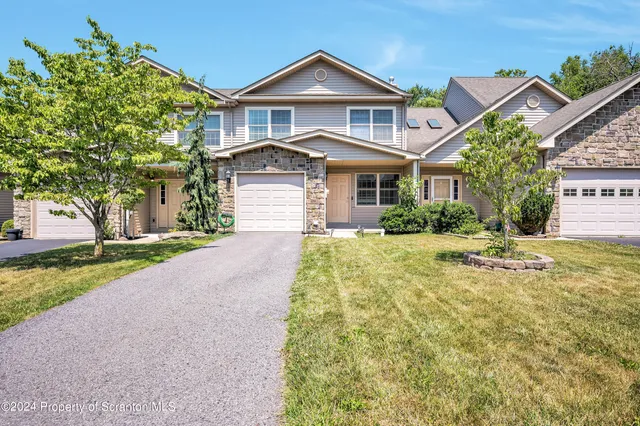 $265,000 | 14 Fiore Court, Duryea, PA 18642