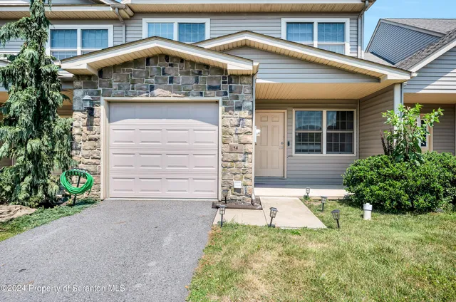 $265,000 | 14 Fiore Court, Duryea, PA 18642