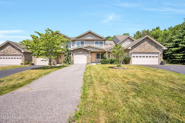 $265,000 | 14 Fiore Court, Duryea, PA 18642