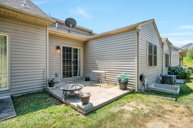 $265,000 | 14 Fiore Court, Duryea, PA 18642