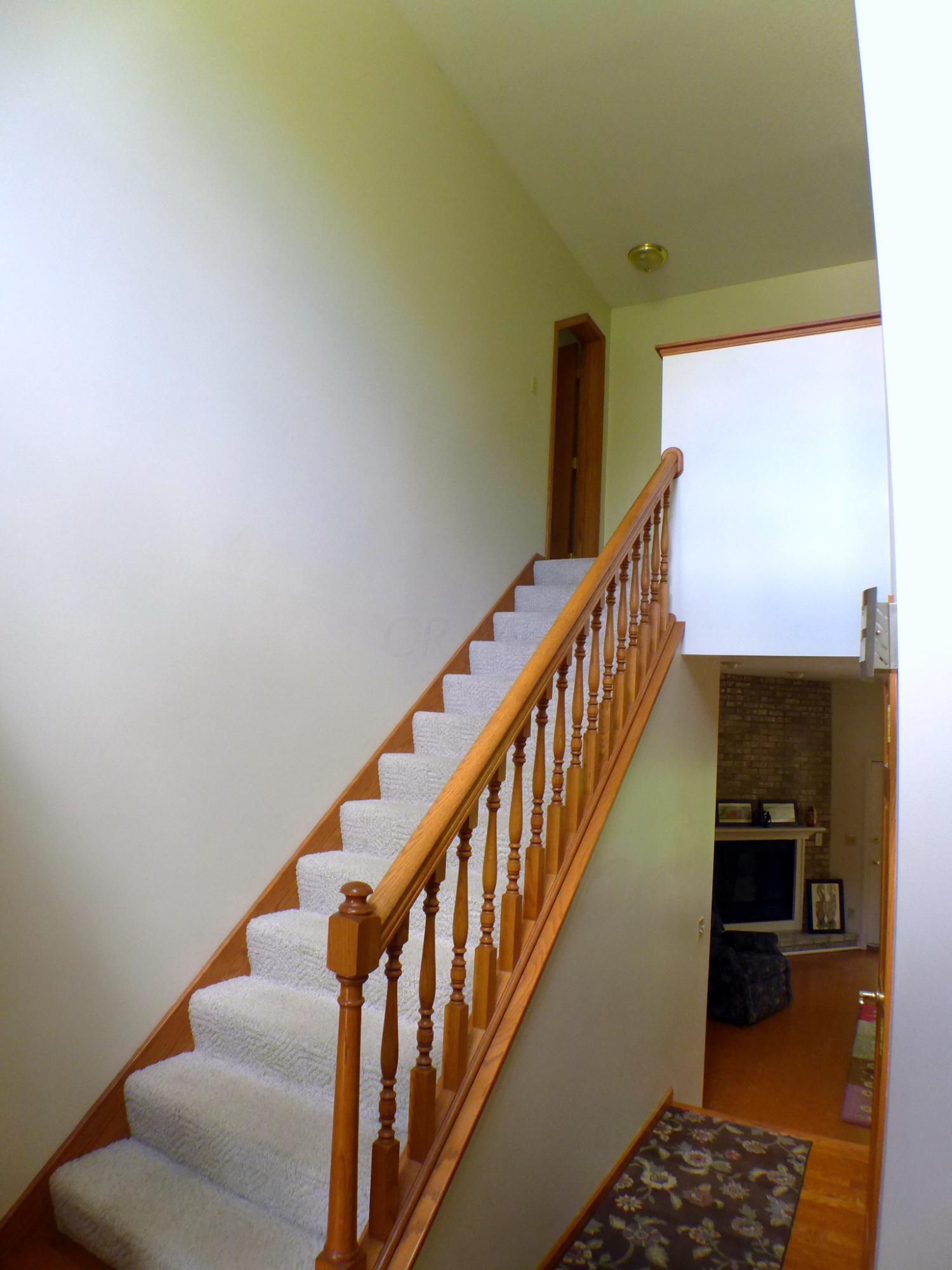 366 Dorrence Road Granville, OH 43023 - Photo 3 of 30