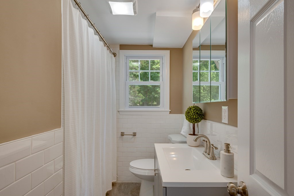 15 Anthony Road North Reading, MA 01864 - Photo 11 of 22 Gallery Image 11
