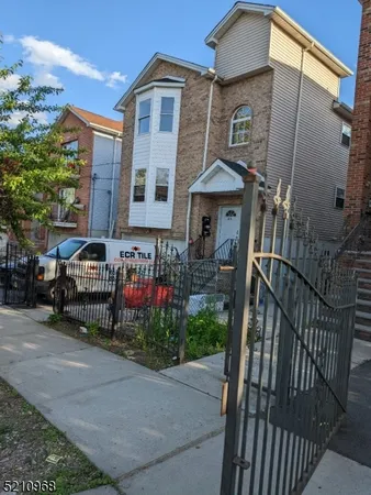 $2,000 | 14 Hunter Street, Unit 1, Newark, NJ 07114