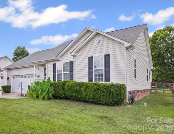 $320,000 | 2017 Longhorn Drive, Dallas, NC 28034