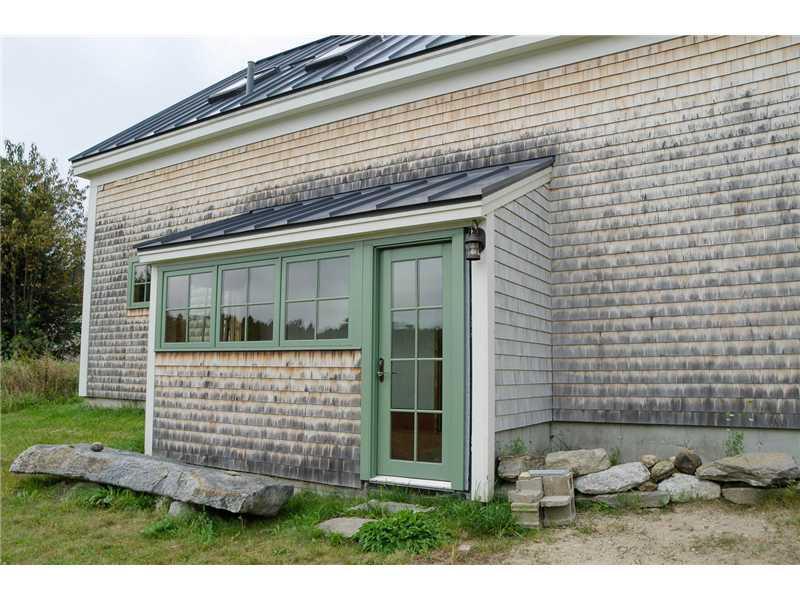 33 Cortland Road Freeport, ME 04032 - Photo 4 of 25 Exterior Back.