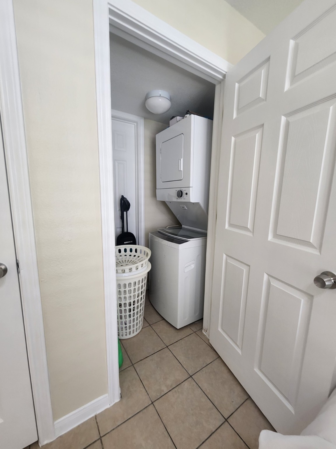 215 Postoffice Street, Unit 1005 Galveston, TX 77550 - Photo 9 of 16 a room with a washer and dryer