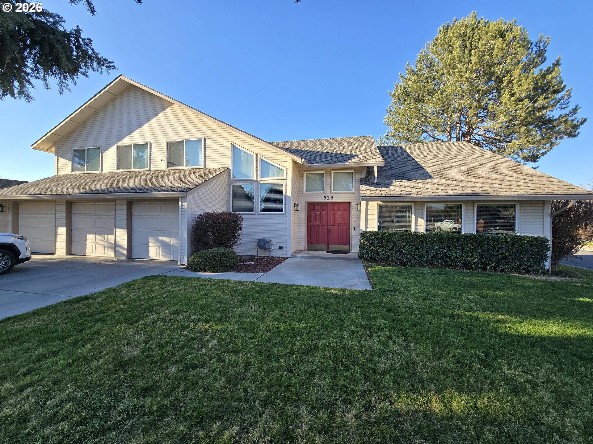 929 East Pine Avenue Hermiston, OR 97838 - Photo 1 of 38