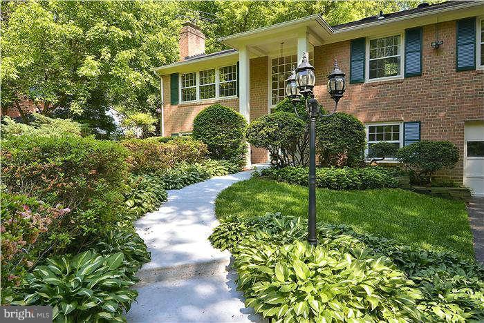 11513 Vale Road Oakton, VA 22124 - Photo 3 of 30 Exterior (Front)