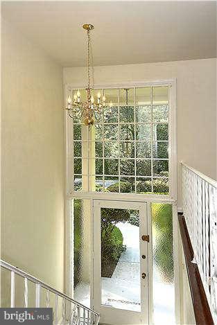 11513 Vale Road Oakton, VA 22124 - Photo 4 of 30 Interior (General)