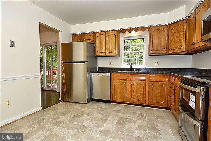 11513 Vale Road Oakton, VA 22124 - Photo 5 of 30 Kitchen