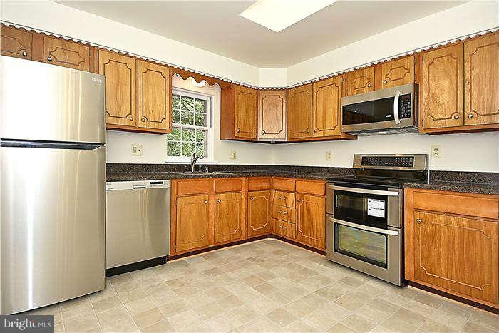 11513 Vale Road Oakton, VA 22124 - Photo 6 of 30 Kitchen