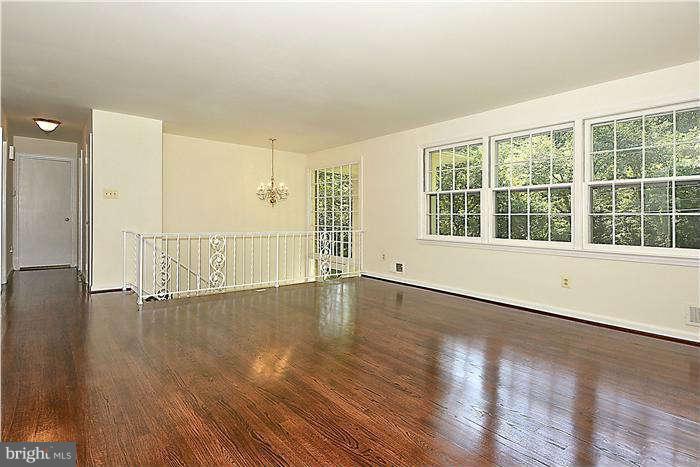 11513 Vale Road Oakton, VA 22124 - Photo 8 of 30 Living Room