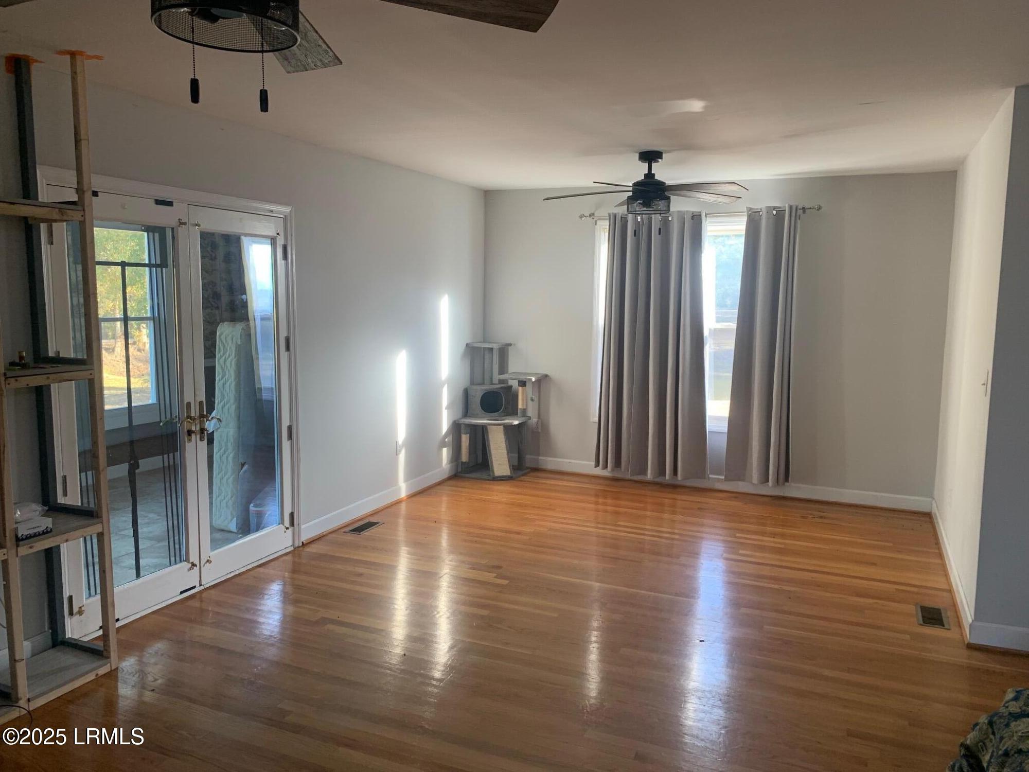 3039 Wolfe Creek Road Walterboro, SC 29488 - Photo 12 of 19 Family Room