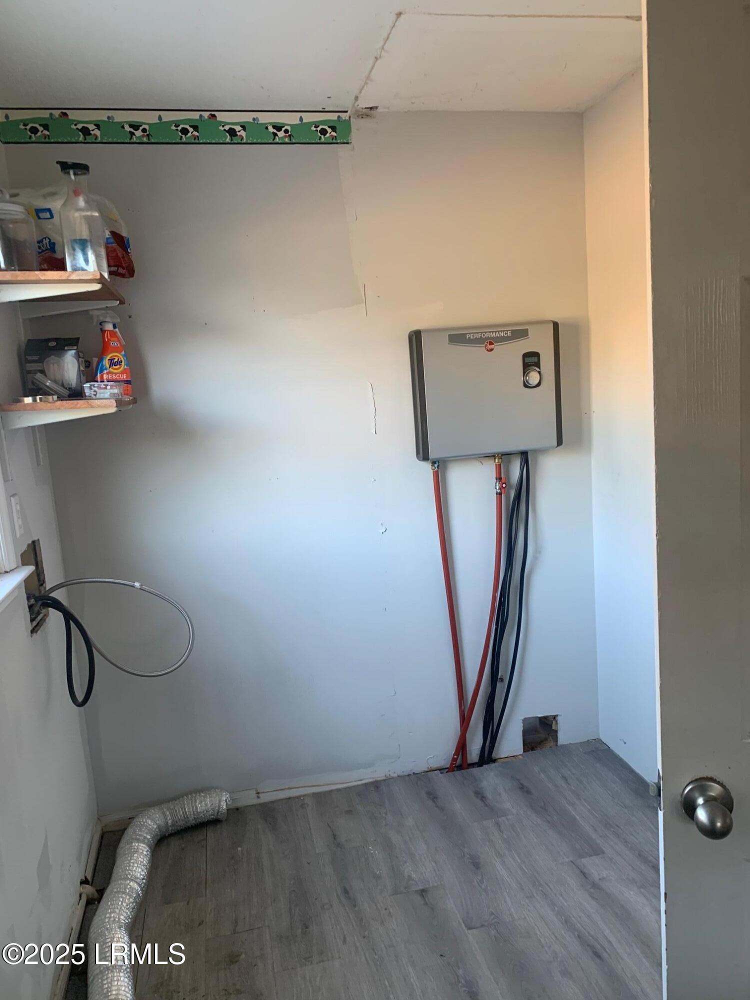 3039 Wolfe Creek Road Walterboro, SC 29488 - Photo 14 of 19 Laundary Room