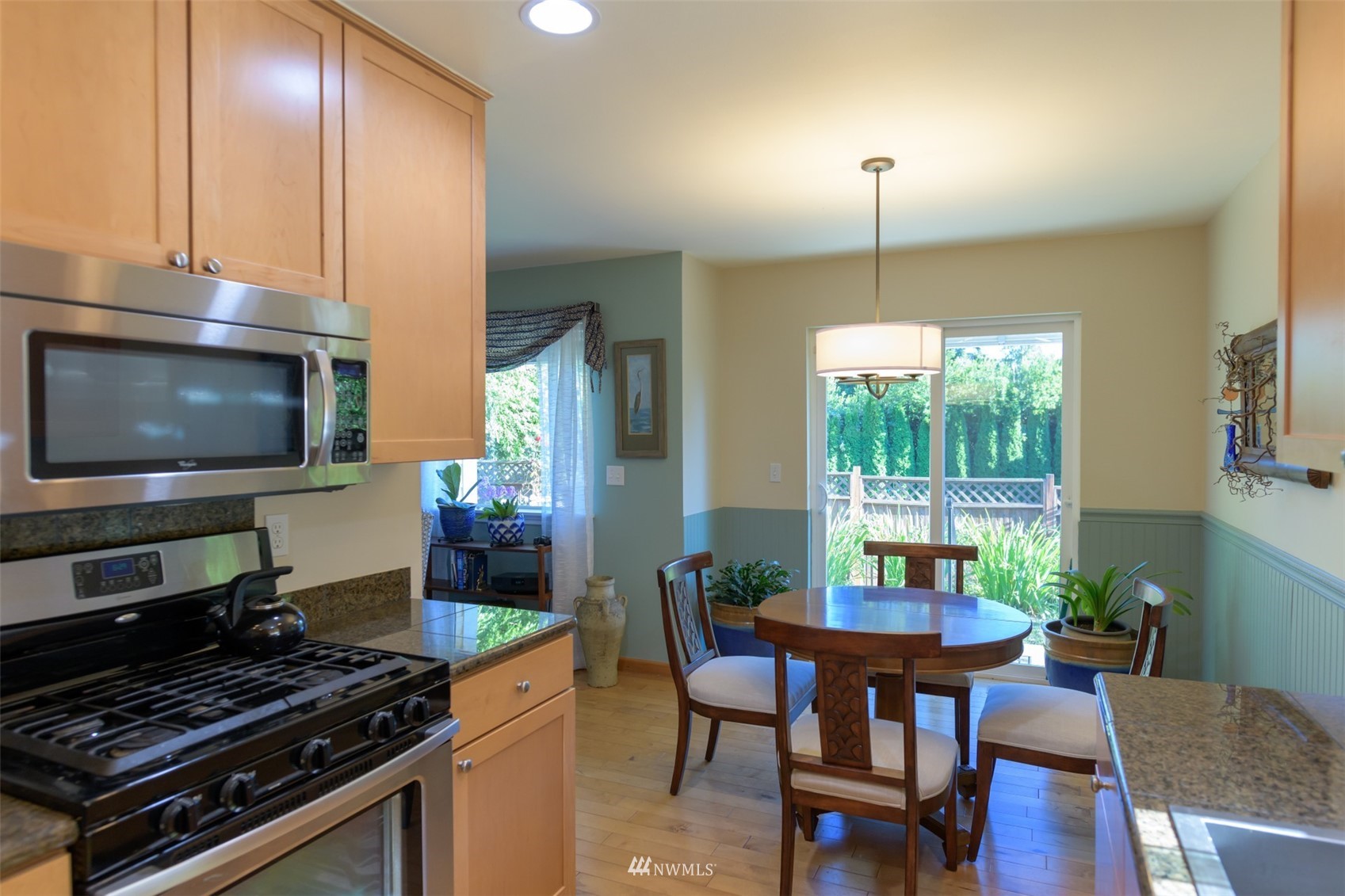 713 Sylvan Way Bremerton, WA 98310 - Photo 7 of 32 a kitchen with a table and chairs in it