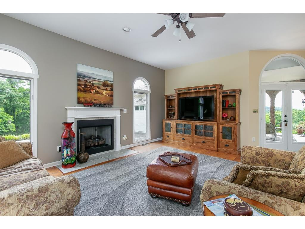 125 Timbertree Branch Road Kingsport, TN 37660 - Photo 5 of 36 Photo 5
