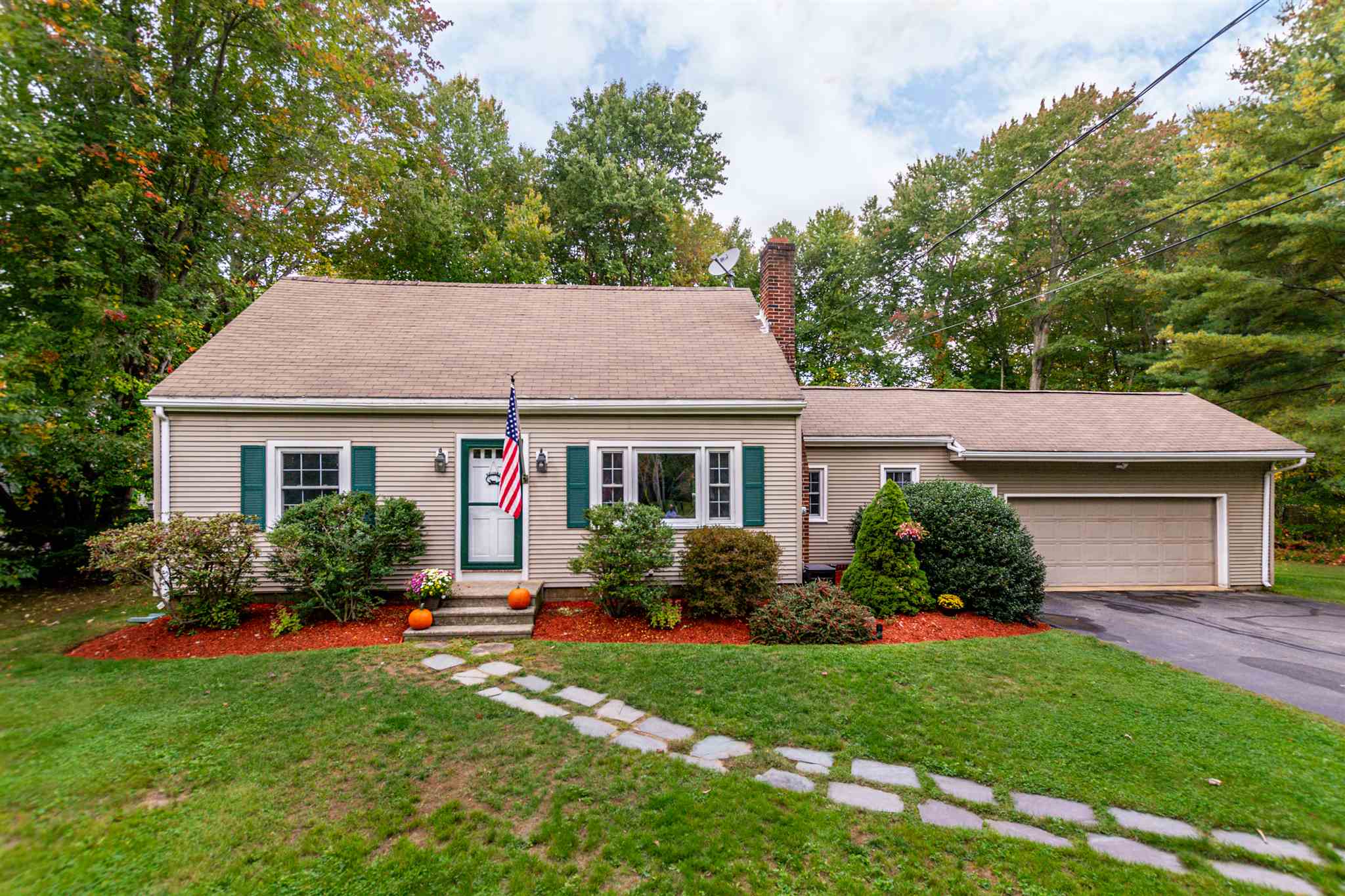 4 Exeter Road Kingston, NH 03848 - Photo 1 of 35