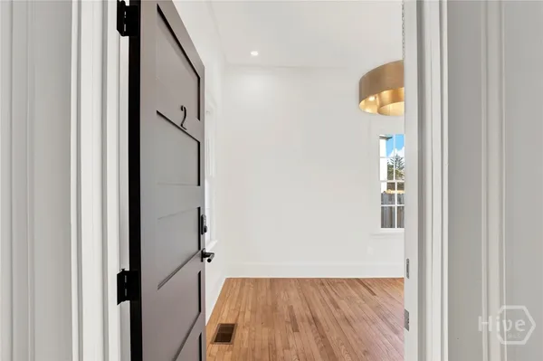 $2,500 | 105 East Gwinnett Street, Unit 2, Savannah, GA 31401