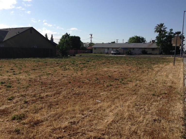 0 East Linden Avenue Reedley, CA 93654 - Photo 2 of 2 a view of a yard