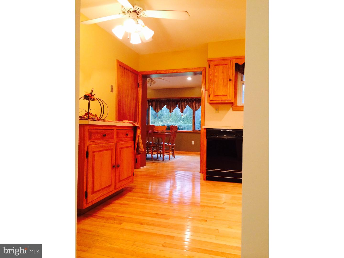 548 Achille Road Havertown, PA 19083 - Photo 4 of 12