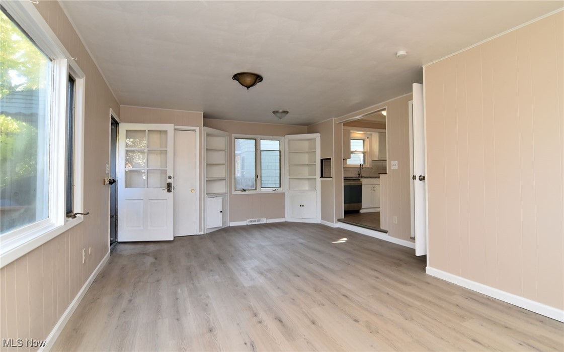 2559 Canterbury Road Cleveland, OH 44118 - Photo 10 of 30