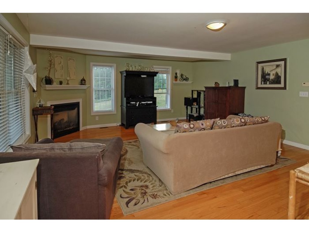 178 Winnicutt Road Stratham, NH 03885 - Photo 4 of 31