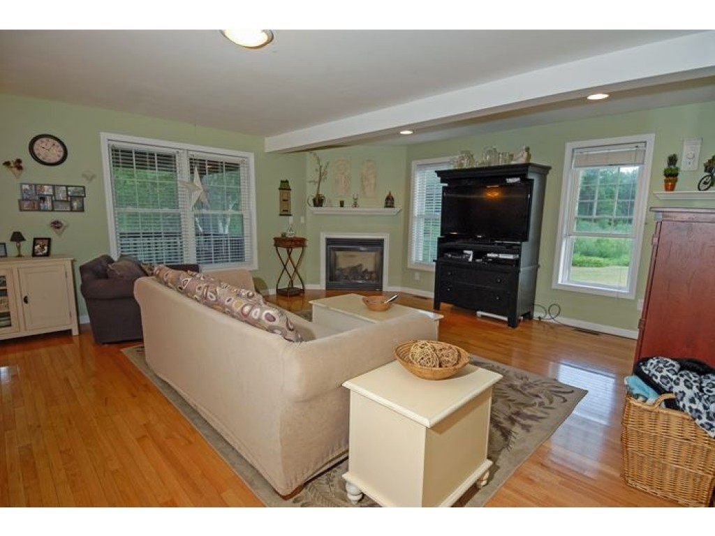 178 Winnicutt Road Stratham, NH 03885 - Photo 5 of 31