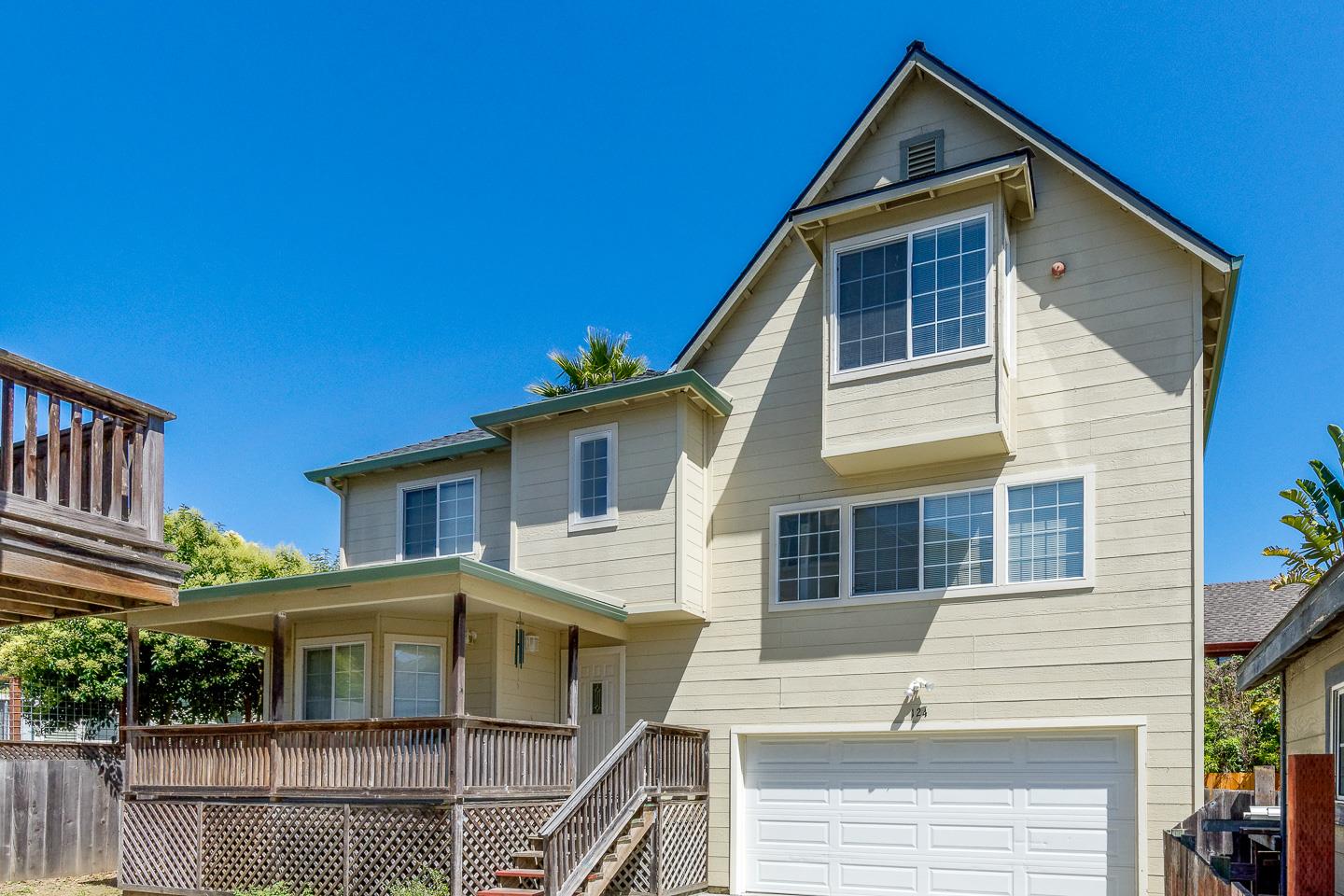124 Sycamore Street Santa Cruz, CA 95060 - Photo 28 of 40 a front view of a house with a yard