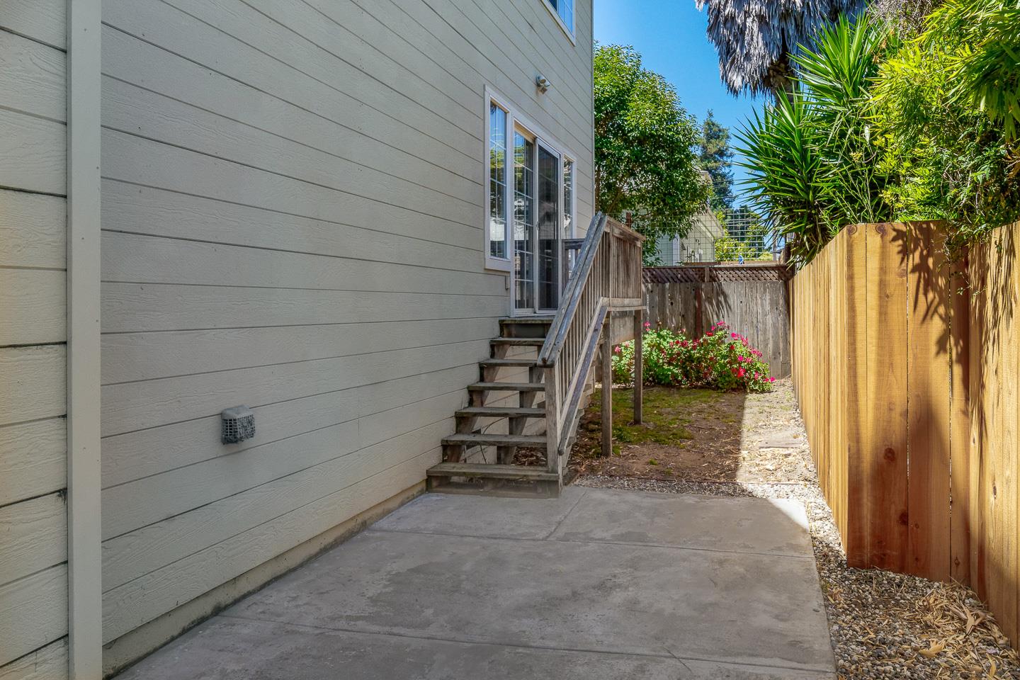 124 Sycamore Street Santa Cruz, CA 95060 - Photo 30 of 40 a view of a pathway besides a house