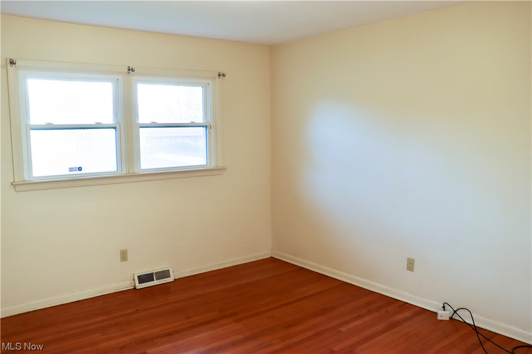 523 Harris Road Cleveland, OH 44143 - Photo 16 of 21 Bedroom 2