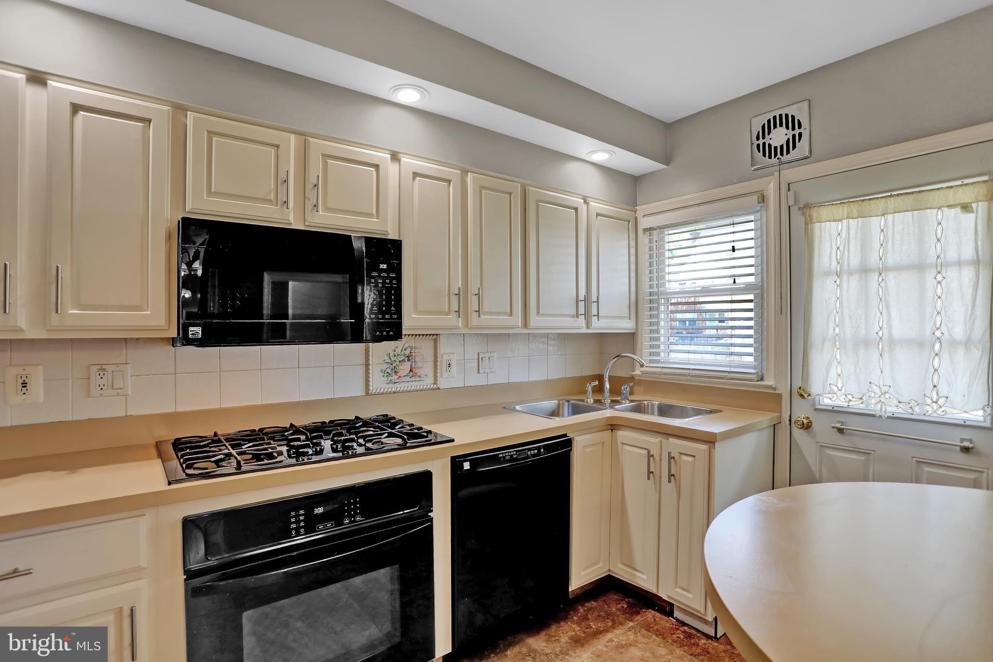 1624 Ramblewood Road Baltimore, MD 21239 - Photo 14 of 38 Gallery Image 14