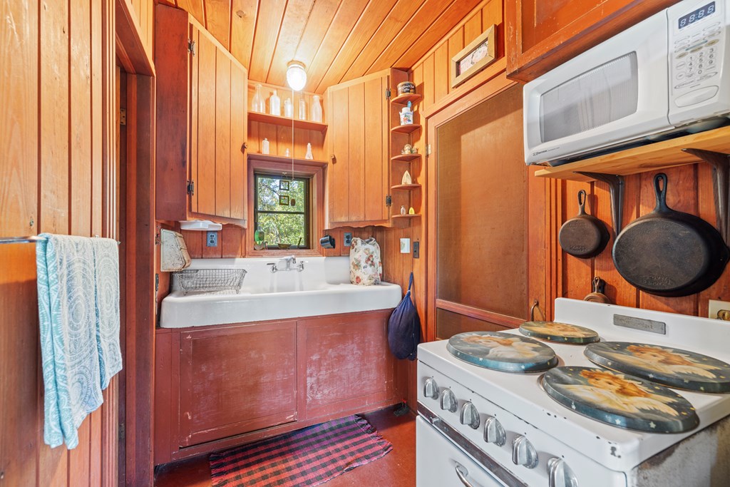 181 Ranch Road 1 Stonewall, TX 78671 - Photo 11 of 18 a bathroom with a granite countertop sink and a mirror