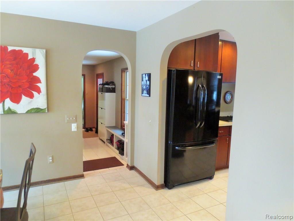 7960 Perry Lake Road Clarkston, MI 48348 - Photo 25 of 60 KITCHEN BREAKFAST AREA