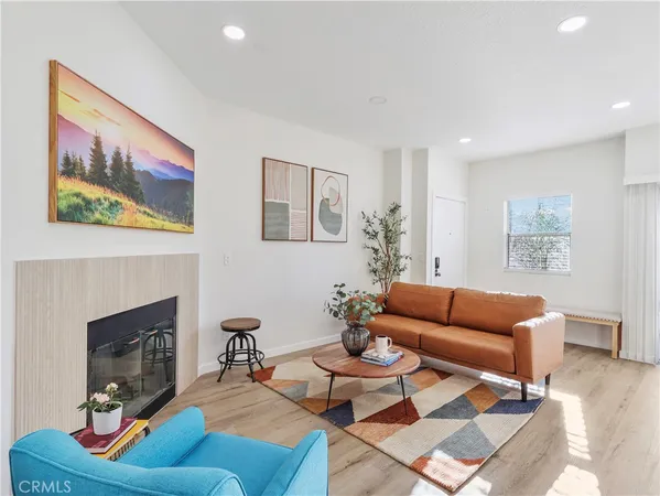 $465,000 | 7320 Balboa Boulevard, Unit 102, Lake Balboa, CA 91406