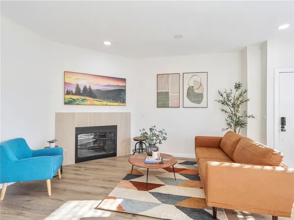 $465,000 | 7320 Balboa Boulevard, Unit 102, Lake Balboa, CA 91406