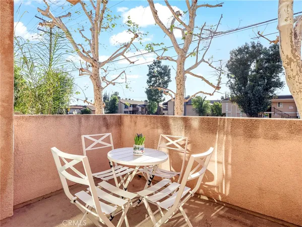 $465,000 | 7320 Balboa Boulevard, Unit 102, Lake Balboa, CA 91406