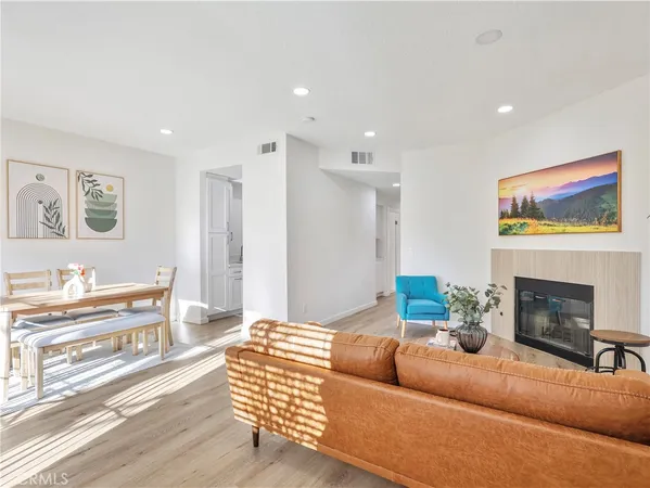 $465,000 | 7320 Balboa Boulevard, Unit 102, Lake Balboa, CA 91406