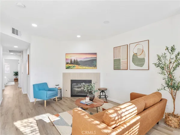 $465,000 | 7320 Balboa Boulevard, Unit 102, Lake Balboa, CA 91406