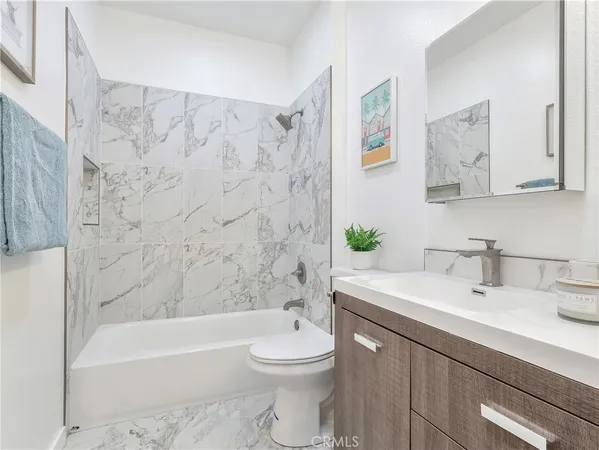 $465,000 | 7320 Balboa Boulevard, Unit 102, Lake Balboa, CA 91406