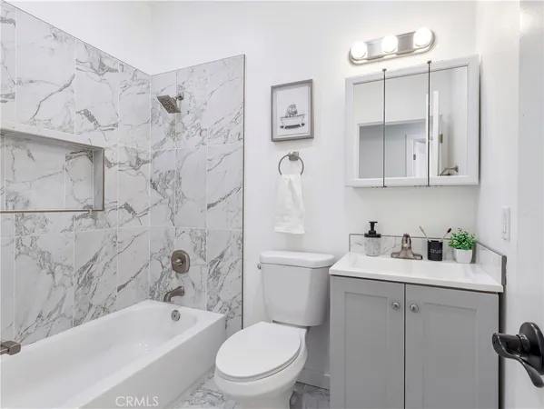 $465,000 | 7320 Balboa Boulevard, Unit 102, Lake Balboa, CA 91406