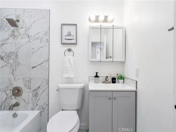 $465,000 | 7320 Balboa Boulevard, Unit 102, Lake Balboa, CA 91406