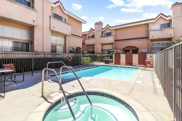 $465,000 | 7320 Balboa Boulevard, Unit 102, Lake Balboa, CA 91406