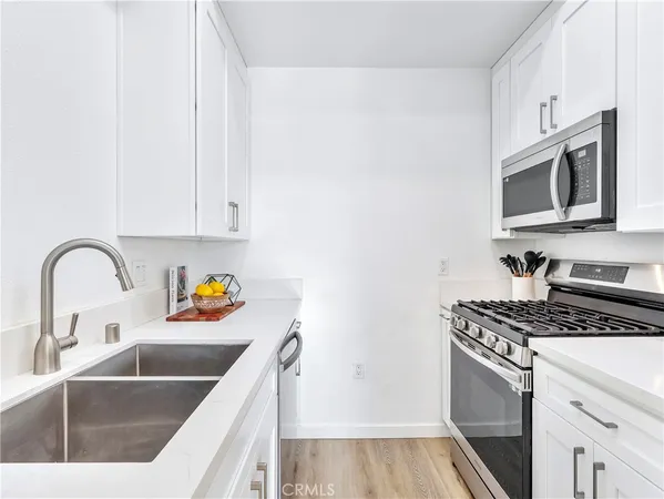 $465,000 | 7320 Balboa Boulevard, Unit 102, Lake Balboa, CA 91406