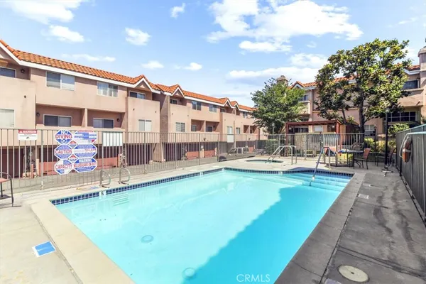 $465,000 | 7320 Balboa Boulevard, Unit 102, Lake Balboa, CA 91406