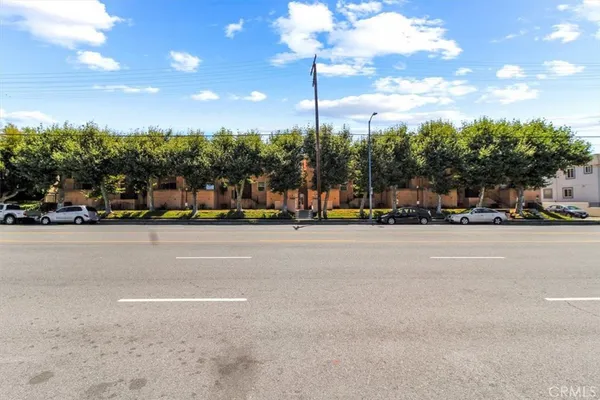 $465,000 | 7320 Balboa Boulevard, Unit 102, Lake Balboa, CA 91406